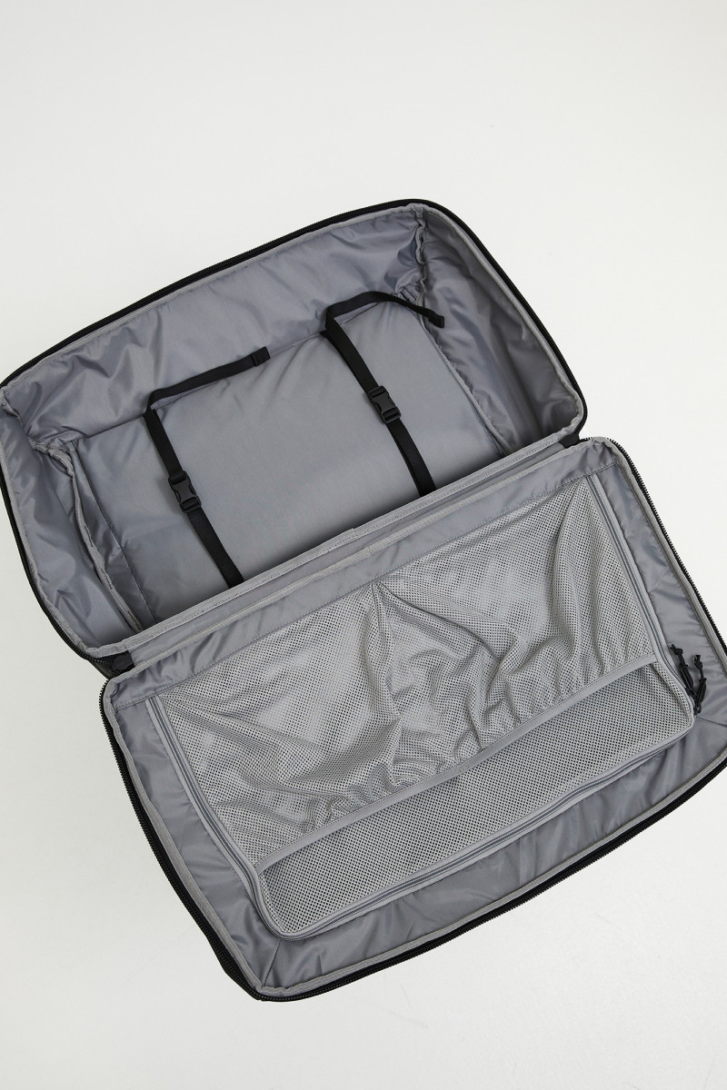 Športová Taška Peak Performance Vertical Duffle 40L Black