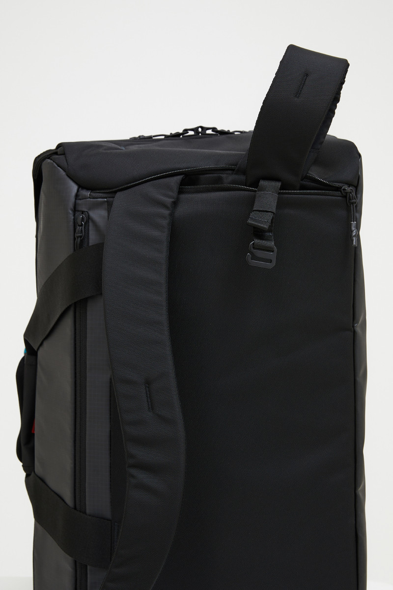 Športová Taška Peak Performance Vertical Duffle 40L Black