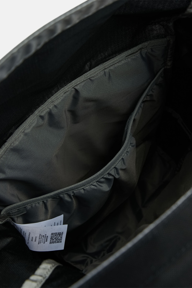 Batoh Peak Performance Roll Top Backpack 21,5L Black