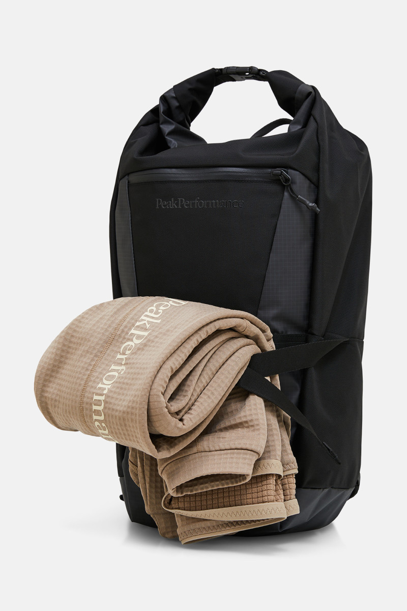 Batoh Peak Performance Roll Top Backpack 21,5L Black