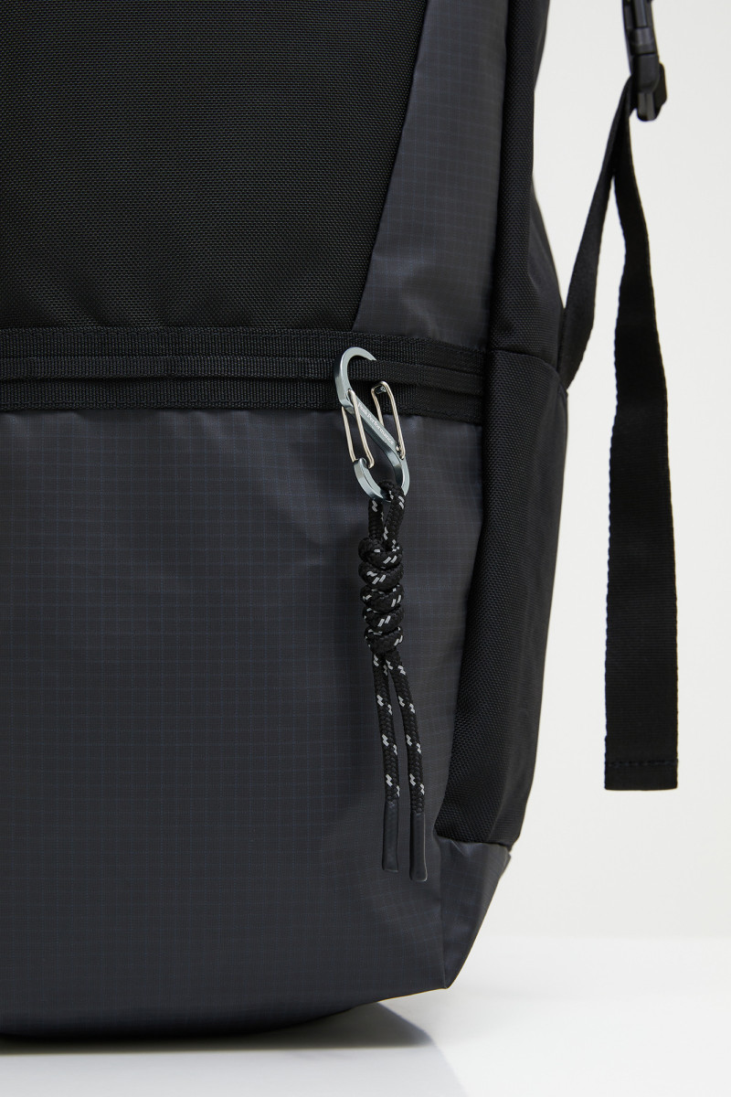 Batoh Peak Performance Roll Top Backpack 21,5L Black