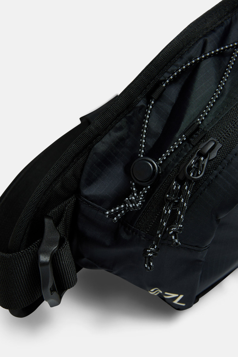 Ľadvinka Peak Performance Trail Hip Bag Black