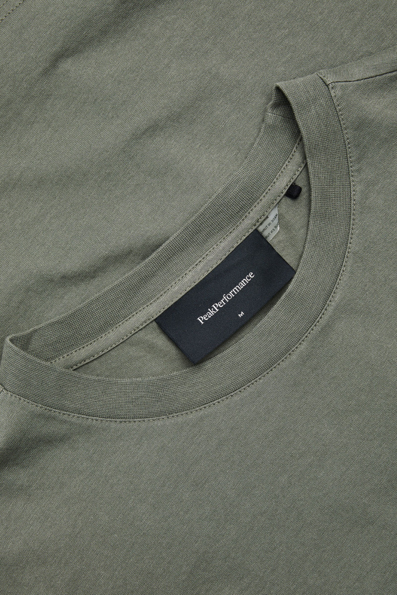 Tričko Peak Performance Original Small Logo Tee Men Pine Needle
