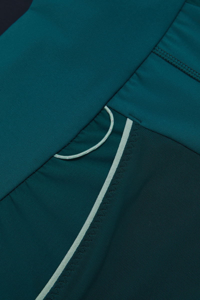 Šortky Peak Performance W Ascent Track Shorts Ponderosa Pine/Sand Fog