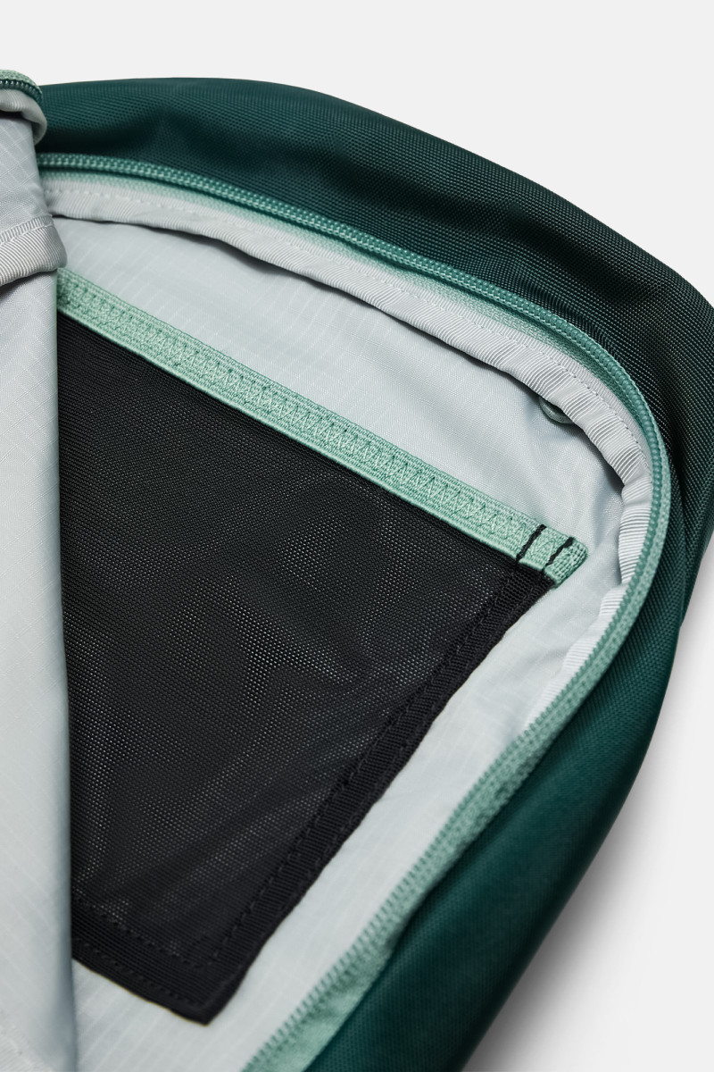 Crossbody Peak Performance Outdoor Crossbody Bag-Pine Mystique Ponderosa Pine/Sand Fog