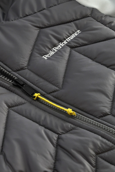 BUNDA PEAK PERFORMANCE ELEVATE INSULATED HYBRID HOOD JACKET WOMEN - Fotografia č. 2