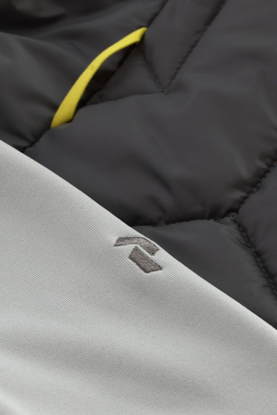 BUNDA PEAK PERFORMANCE ELEVATE INSULATED HYBRID HOOD JACKET WOMEN - Fotografia č. 3