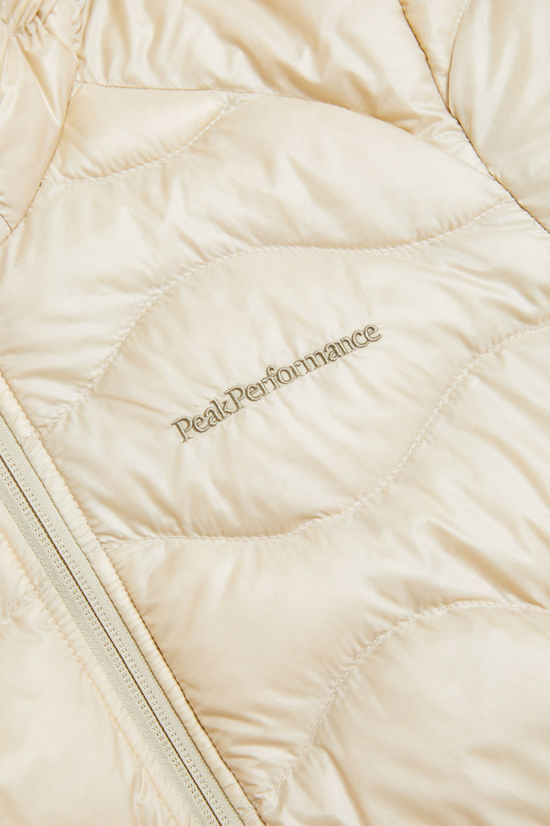 Bunda Peak Performance W Helium Down Hood Jacket Sand Fog