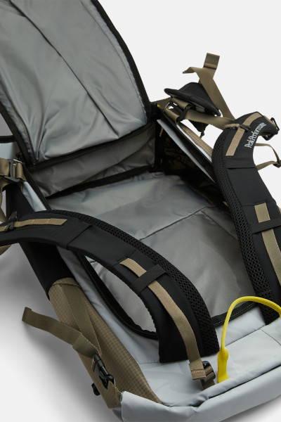 BATOH PEAK PERFORMANCE HIKE BACKPACK - Fotografie č. 4