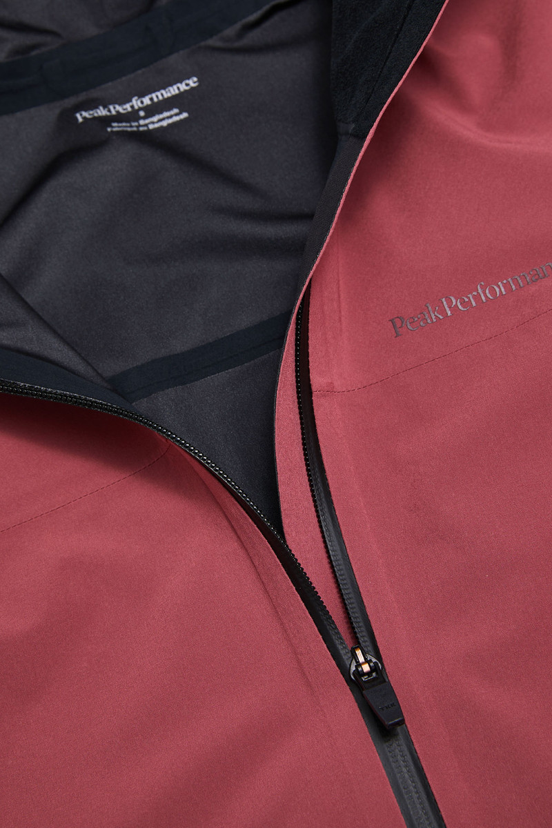 Bunda Peak Performance Commuter Hipe® 3L Shell Jacket Women Wild Rouge/Sand Fog Melange