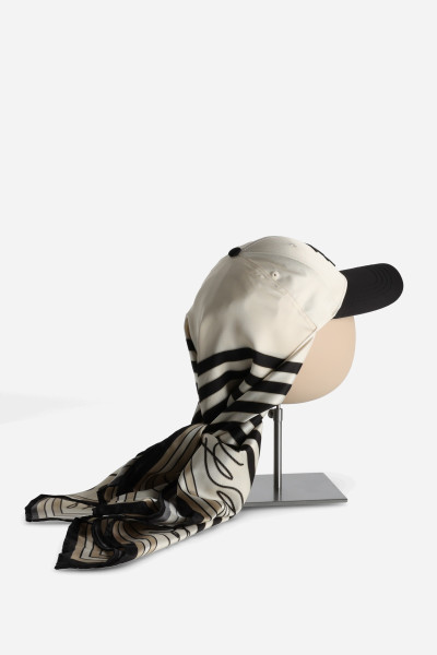 ŠILTOVKA KARL LAGERFELD K/AUTOGRAPH SCARF CAP - Fotografia č. 5