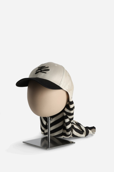 ŠILTOVKA KARL LAGERFELD K/AUTOGRAPH SCARF CAP - Fotografia č. 6