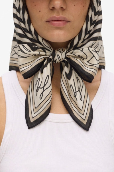 ŠILTOVKA KARL LAGERFELD K/AUTOGRAPH SCARF CAP - Fotografia č. 2