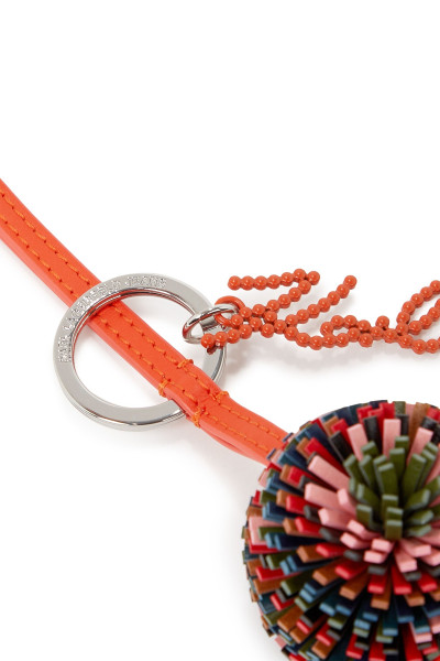 KLÍČENKA KARL LAGERFELD K/SIGNATURE POMPOM KEYCHAIN - Fotografie č. 3