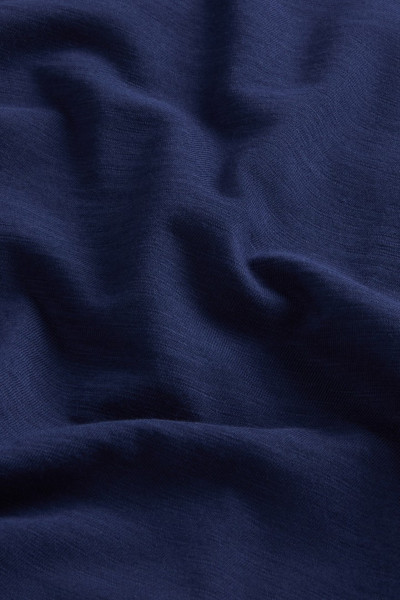PÓLÓ WOOLRICH SLUB JERSEY V-NECK - Kép 2