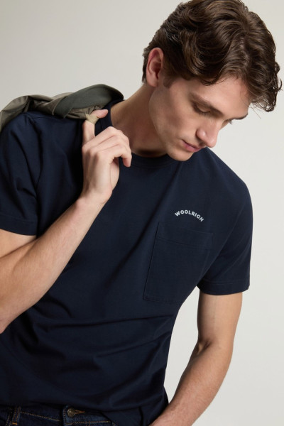 PÓLÓ WOOLRICH COTTON LOGO POCKET T-SHIRT - Kép 4