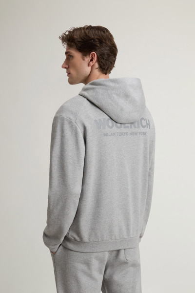 MELEGÍTŐ FELSŐ WOOLRICH MACRO LOGO HOODIE - Kép 2