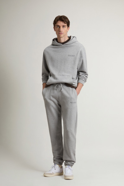 MELEGÍTŐ FELSŐ WOOLRICH MACRO LOGO HOODIE - Kép 3