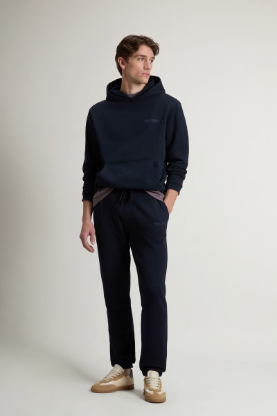 MELEGÍTŐ FELSŐ WOOLRICH MACRO LOGO HOODIE - Kép 3