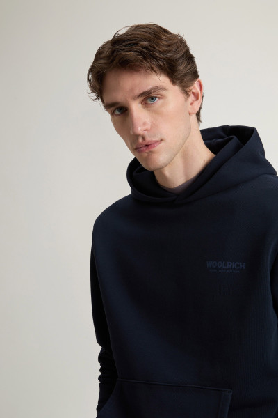 MELEGÍTŐ FELSŐ WOOLRICH MACRO LOGO HOODIE - Kép 4