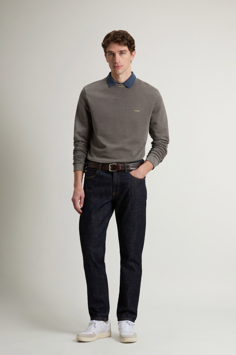 Mikina Woolrich Garment Dyed Logo Crenewck Faded Smokey Olive