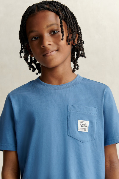 TRIČKO GANT BADGE POCKET SS T-SHIRT - Fotografia č. 4