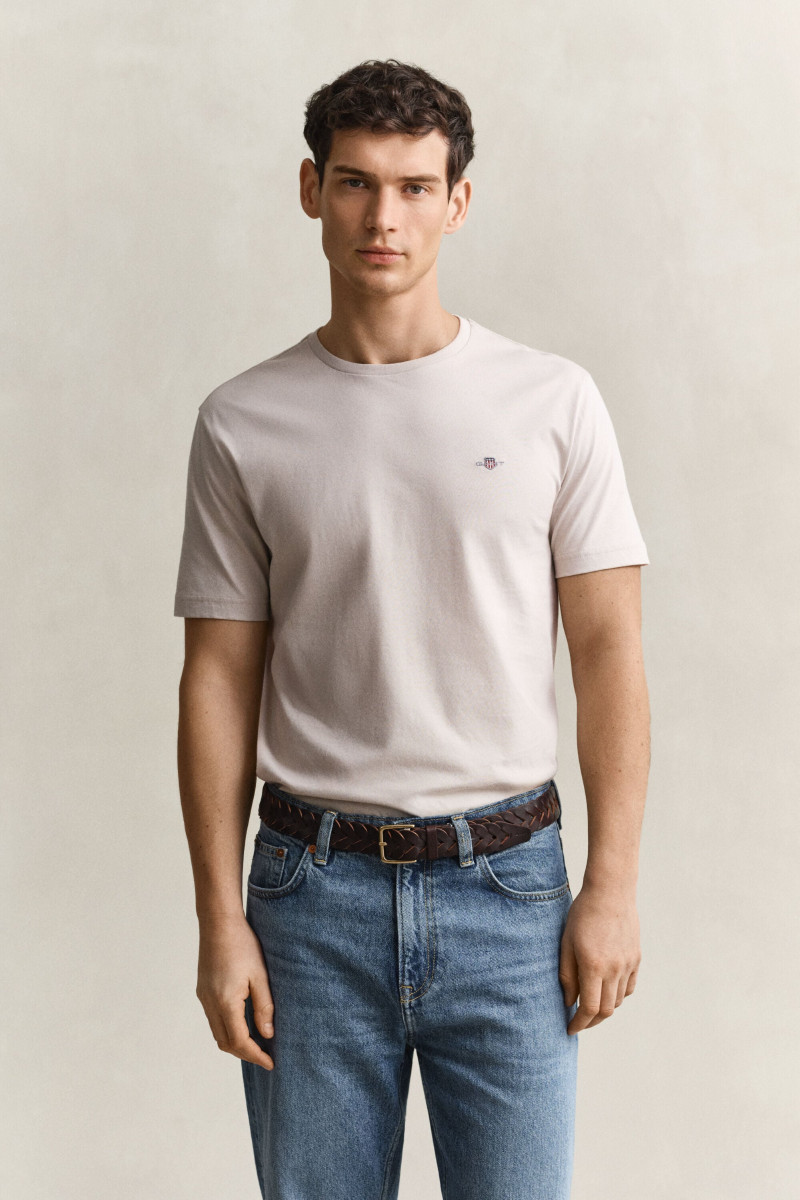 TRIČKO GANT REG SHIELD SS T-SHIRT CLAY BEIGE