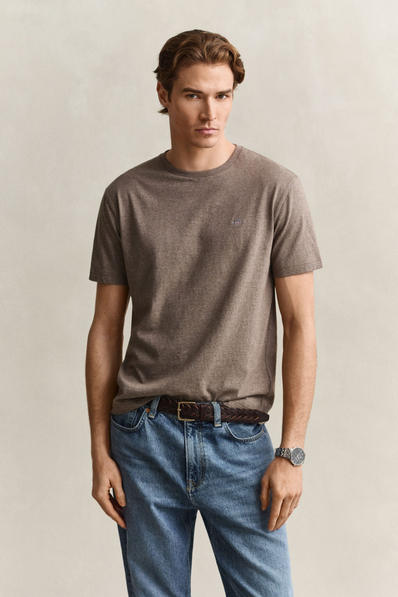 TRIČKO GANT REG SHIELD SS T-SHIRT DARK HAZELNUT MELANGE