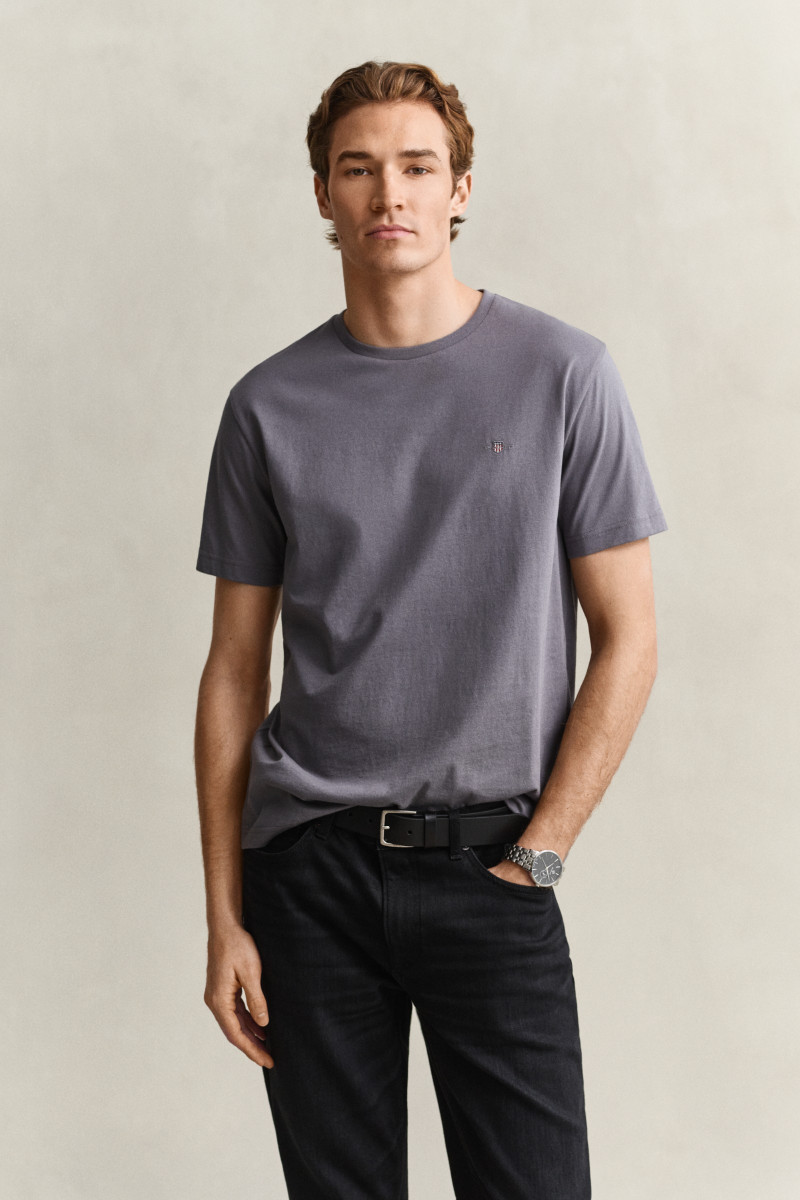 TRIČKO GANT REG SHIELD SS T-SHIRT MID GREY