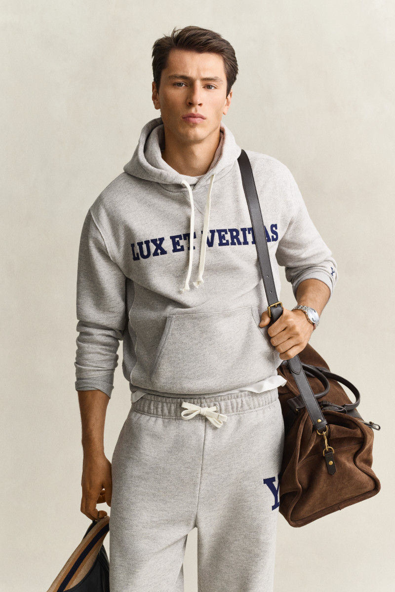 MIKINA GANT GRAPHIC HOODIE GREY MELANGE