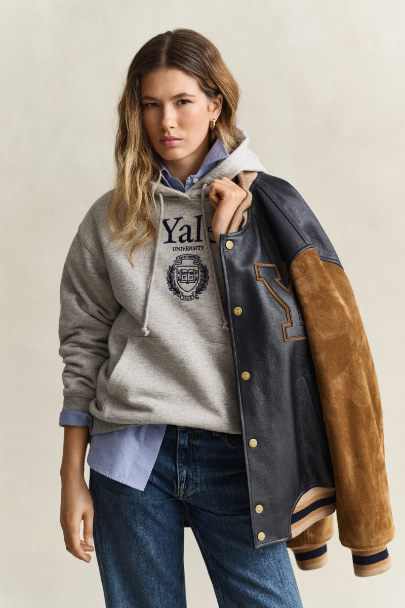 MIKINA GANT REL GRAPHIC HOODIE GREY MELANGE
