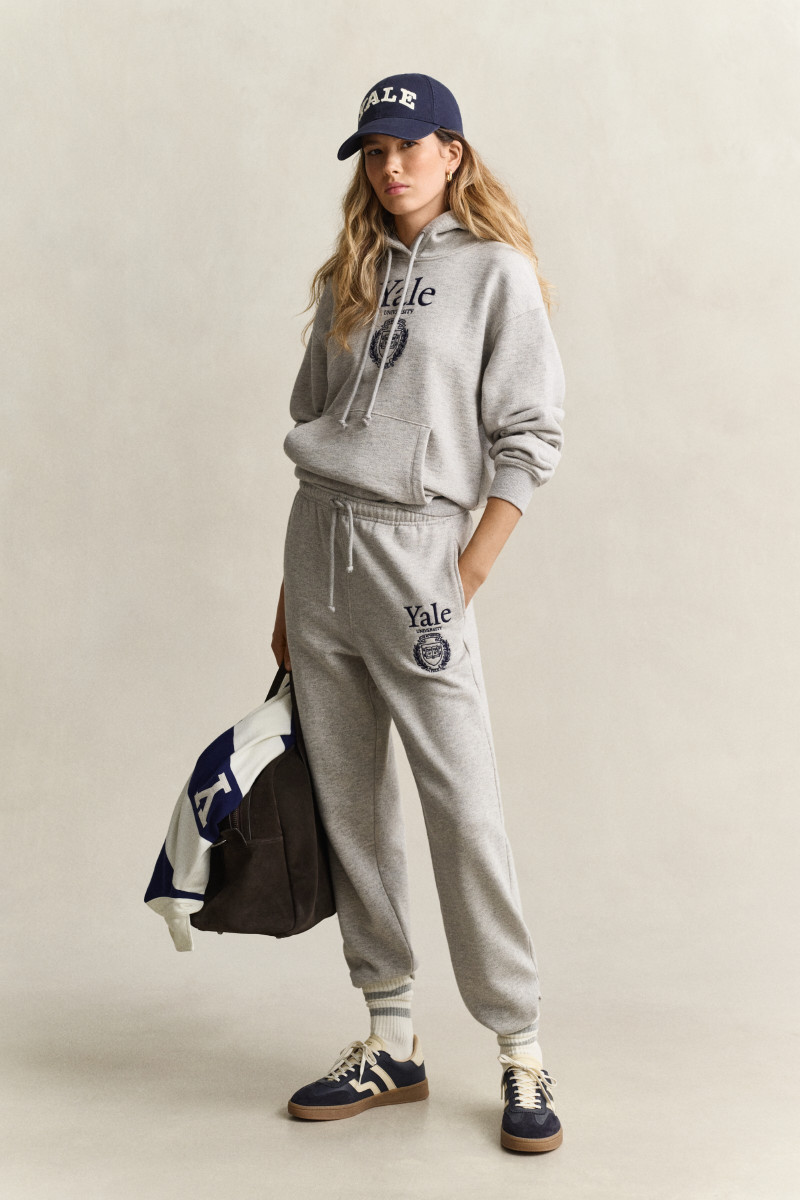 TEPLÁKY GANT REG GRAPHIC SWEATPANTS GREY MELANGE