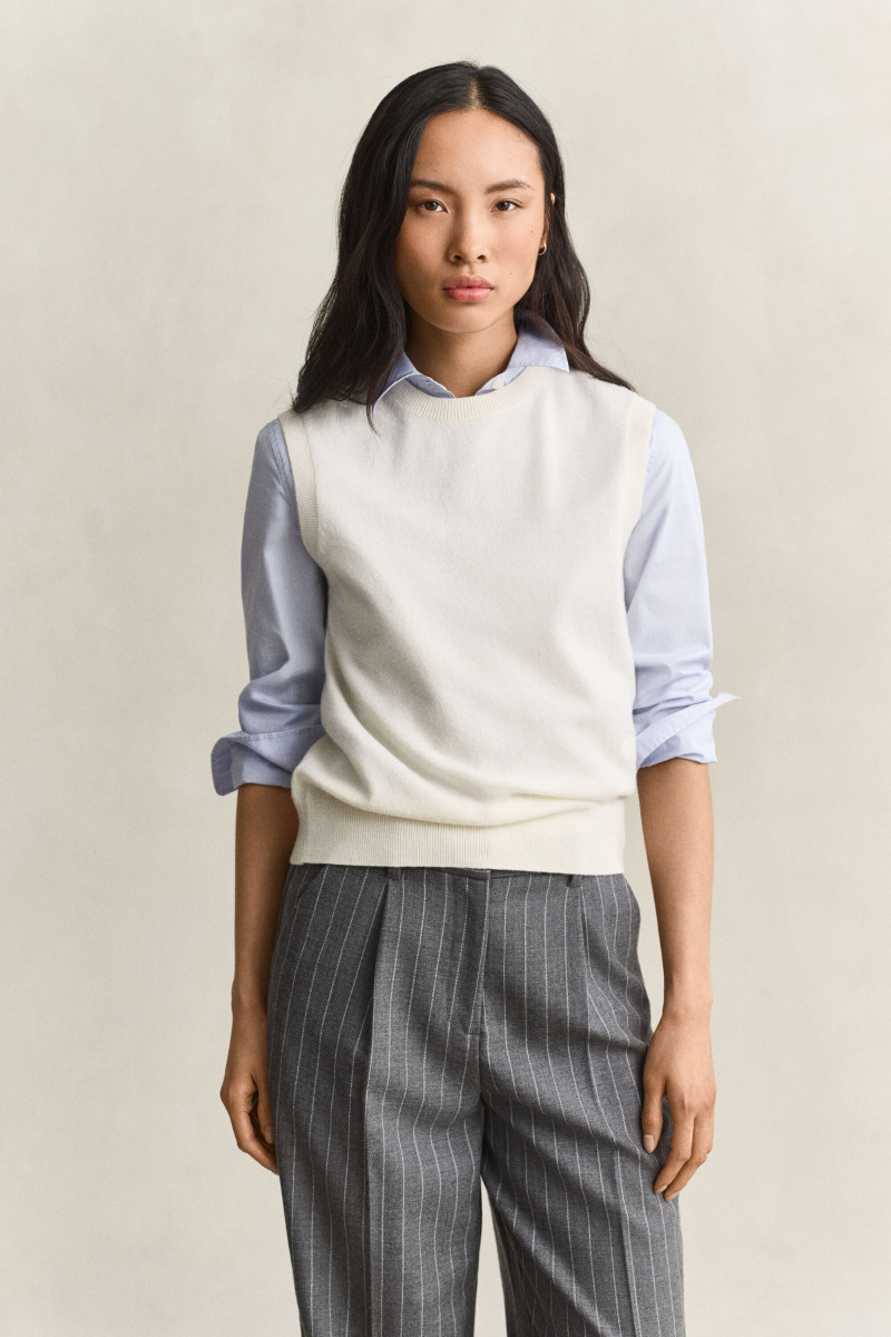 SVETER GANT KNITTED VEST W EMB CREAM
