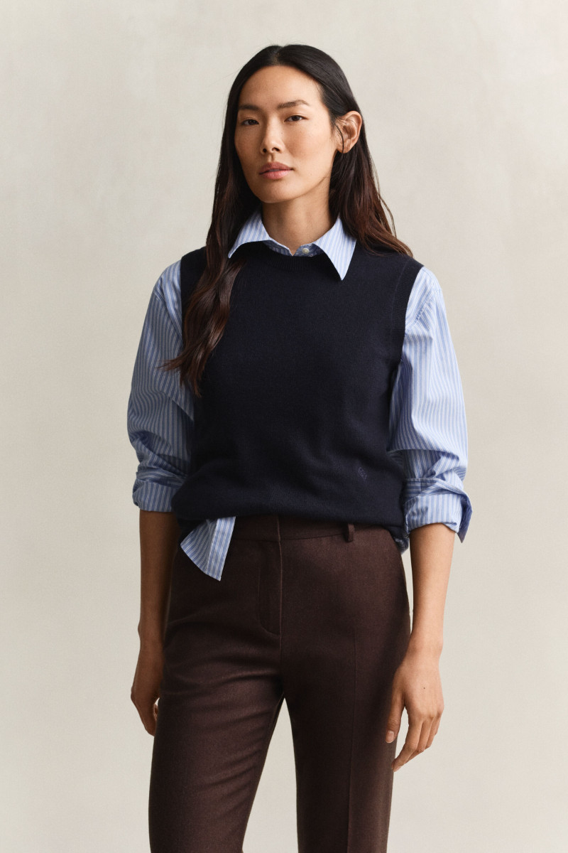 SVETER GANT KNITTED VEST W EMB EVENING BLUE