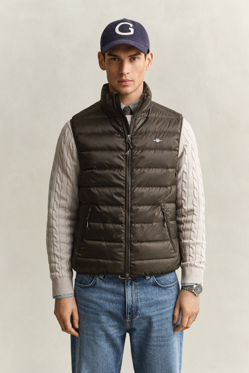 VESTA GANT LIGHT DOWN VEST SHADOW BROWN