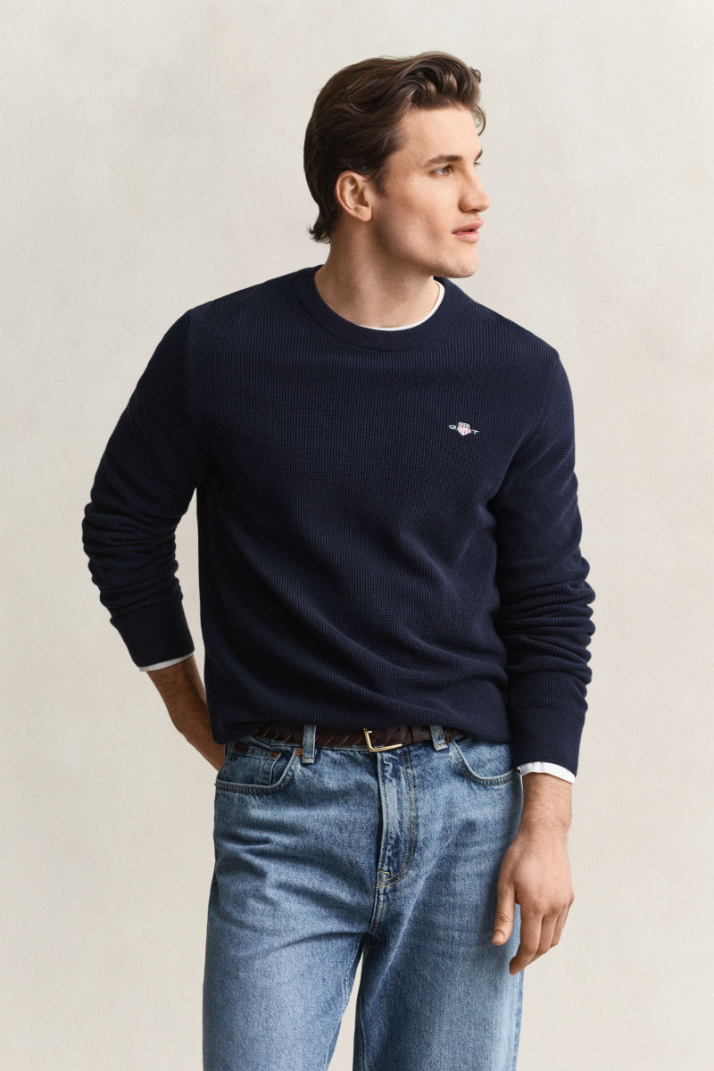 SVETER GANT MICRO TEXTURED COTTON C-NECK EVENING BLUE