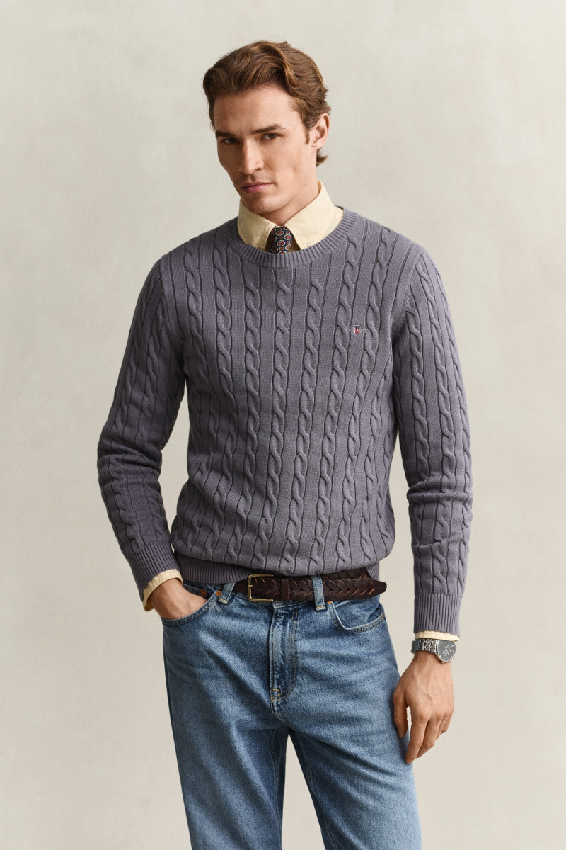 SVETER GANT COTTON CABLE C-NECK MID GREY