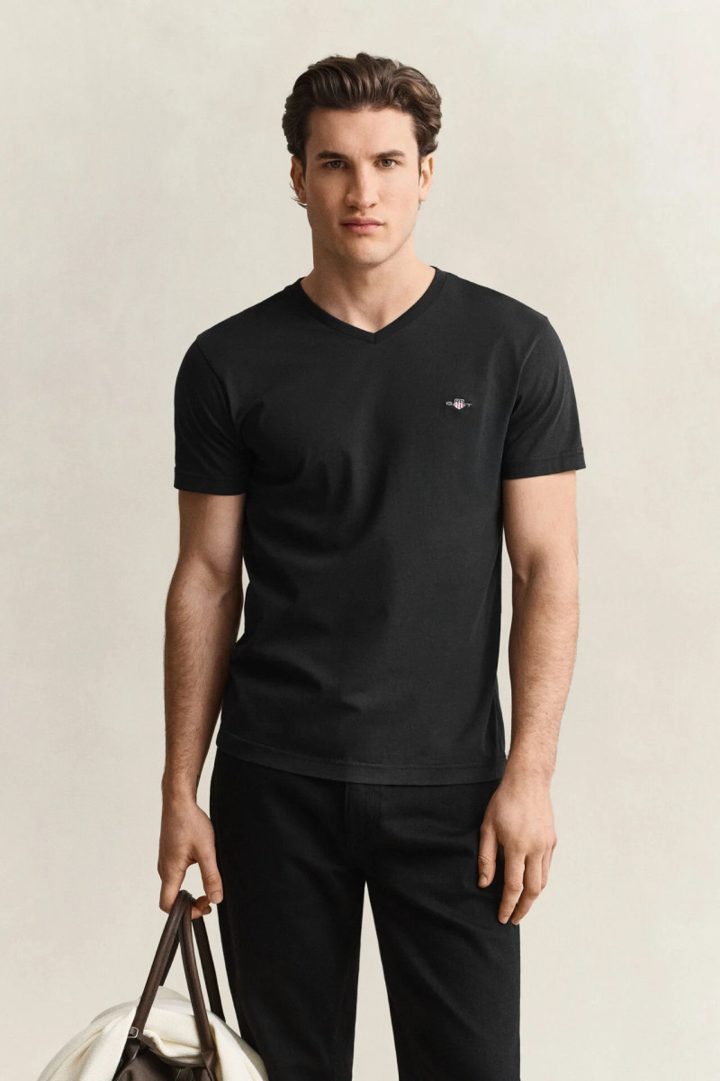 TRIČKO GANT SLIM SHIELD V-NECK T-SHIRT BLACK