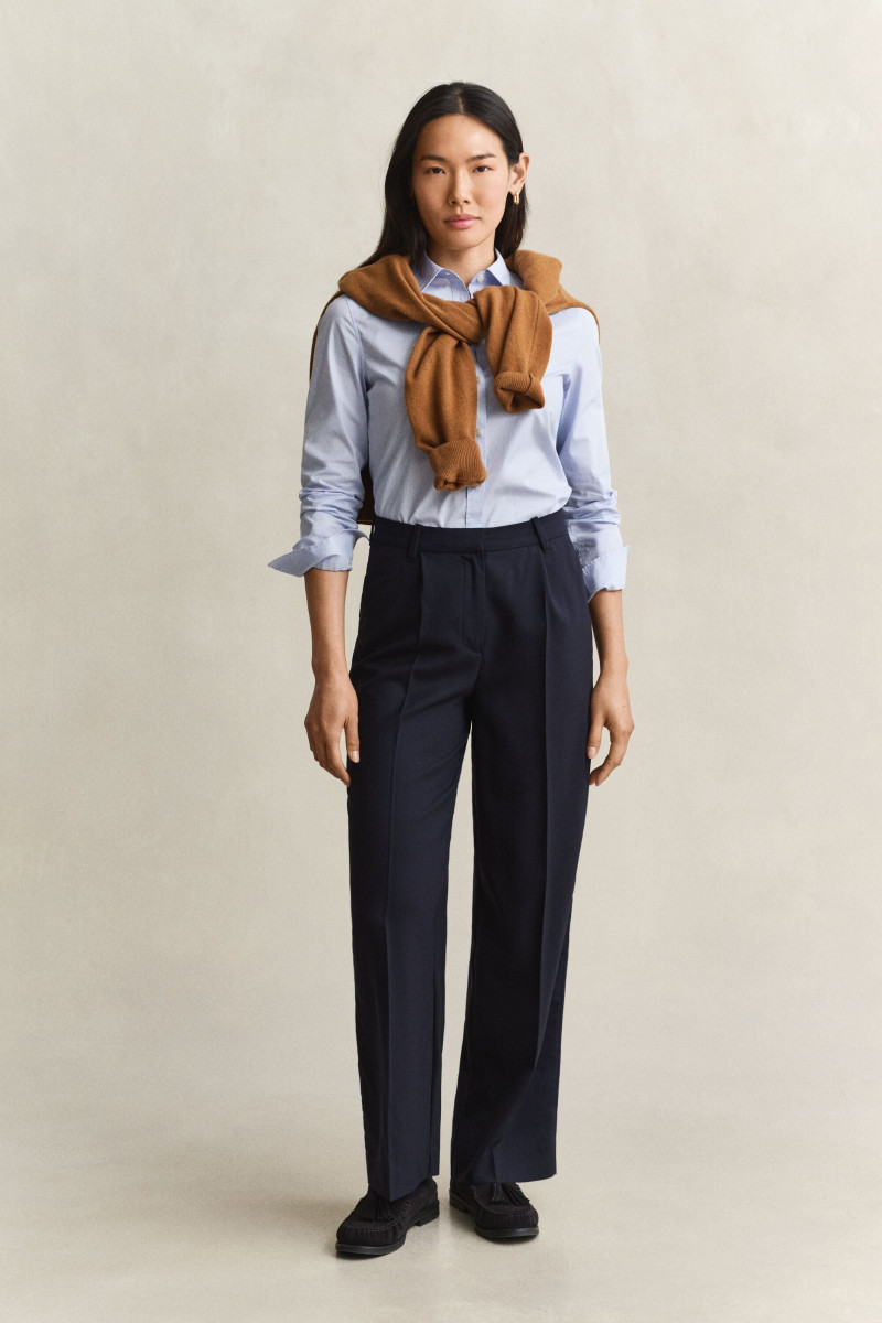 NOHAVICE GANT TAILORED WOOL PANTS EVENING BLUE