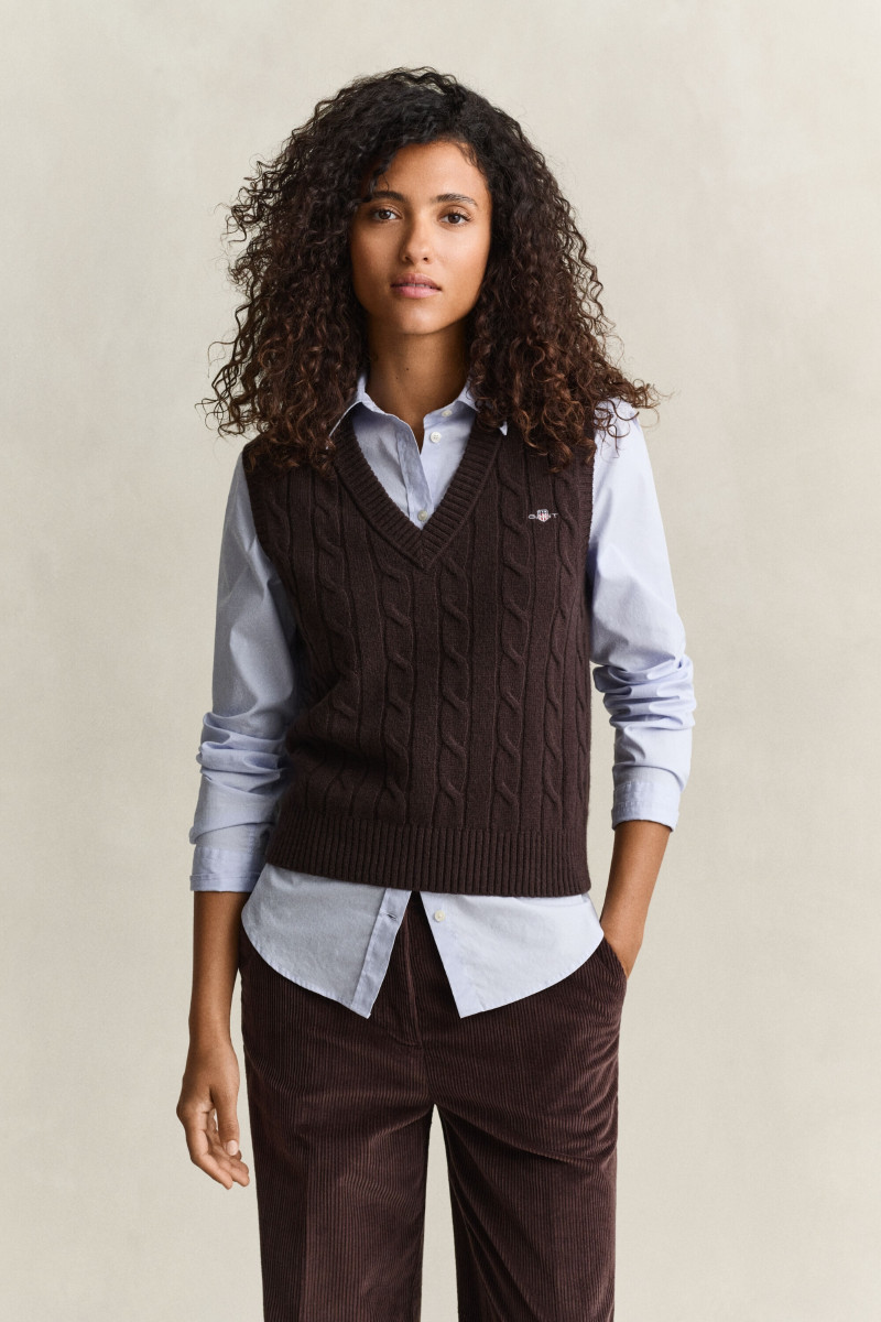 VESTA GANT LAMBSWOOL CABLE KNIT VEST DEEP BROWN