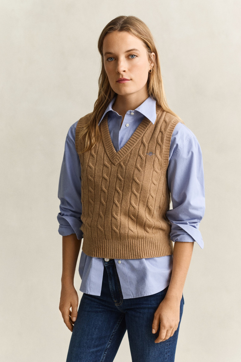 VESTA GANT LAMBSWOOL CABLE KNIT VEST WARM KHAKI