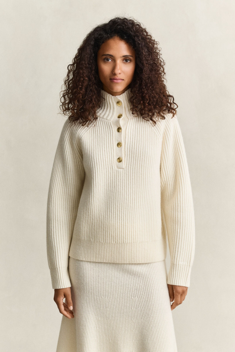 SVETER GANT WOOL RIBBED HALF BUTTON CREAM