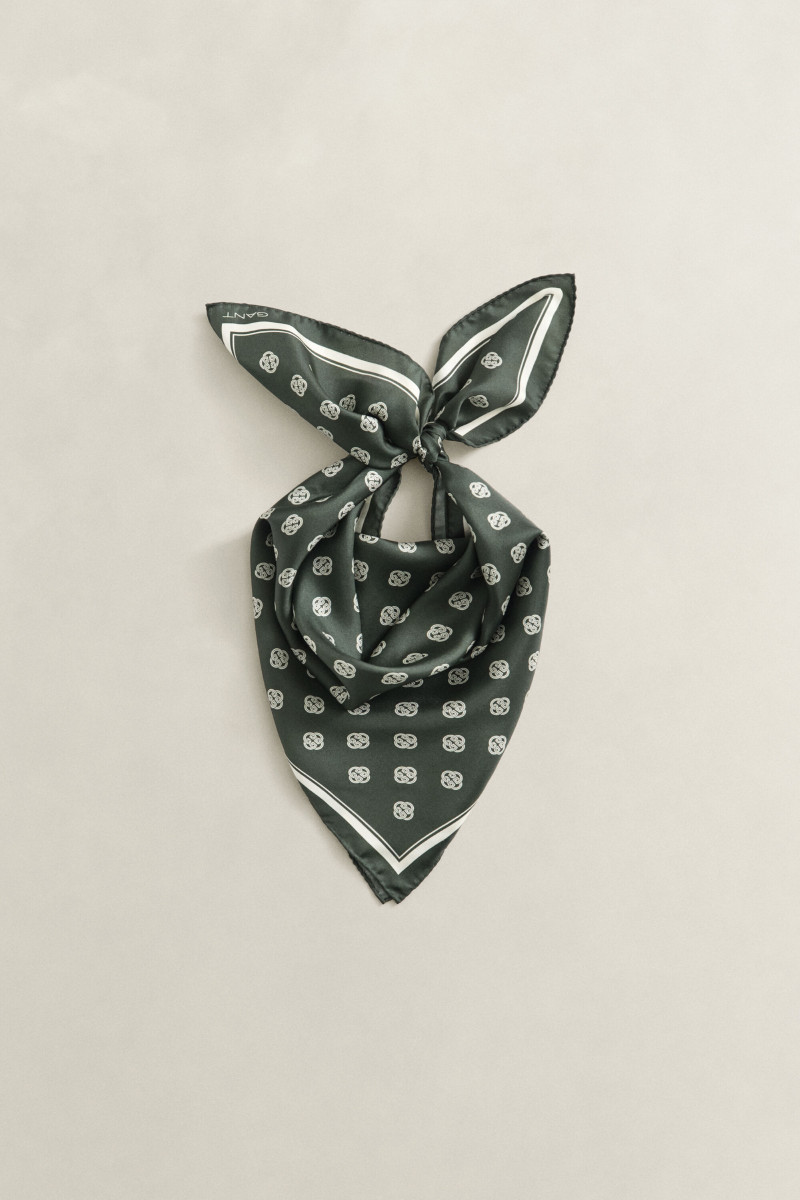 ŠÁL GANT MONOGRAM PRINT SILK SCARF MOSSY GREEN