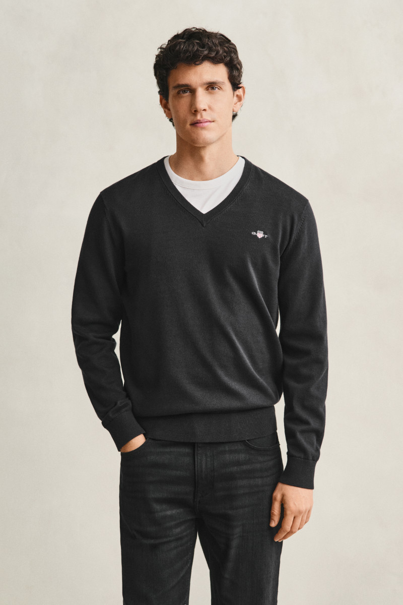 SVETER GANT CLASSIC COTTON V-NECK BLACK