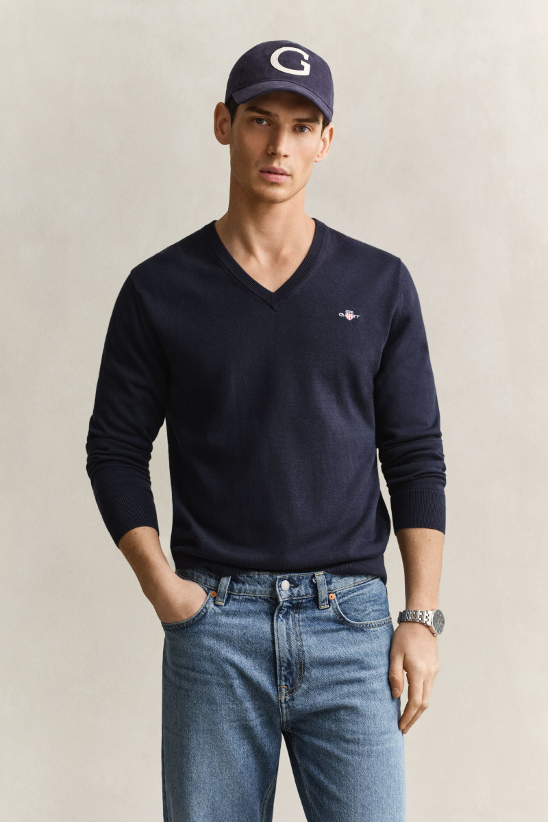 SVETER GANT CLASSIC COTTON V-NECK EVENING BLUE