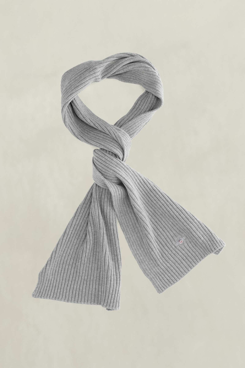 ŠÁL GANT COTTON BLEND LOGO SCARF GREY MELANGE