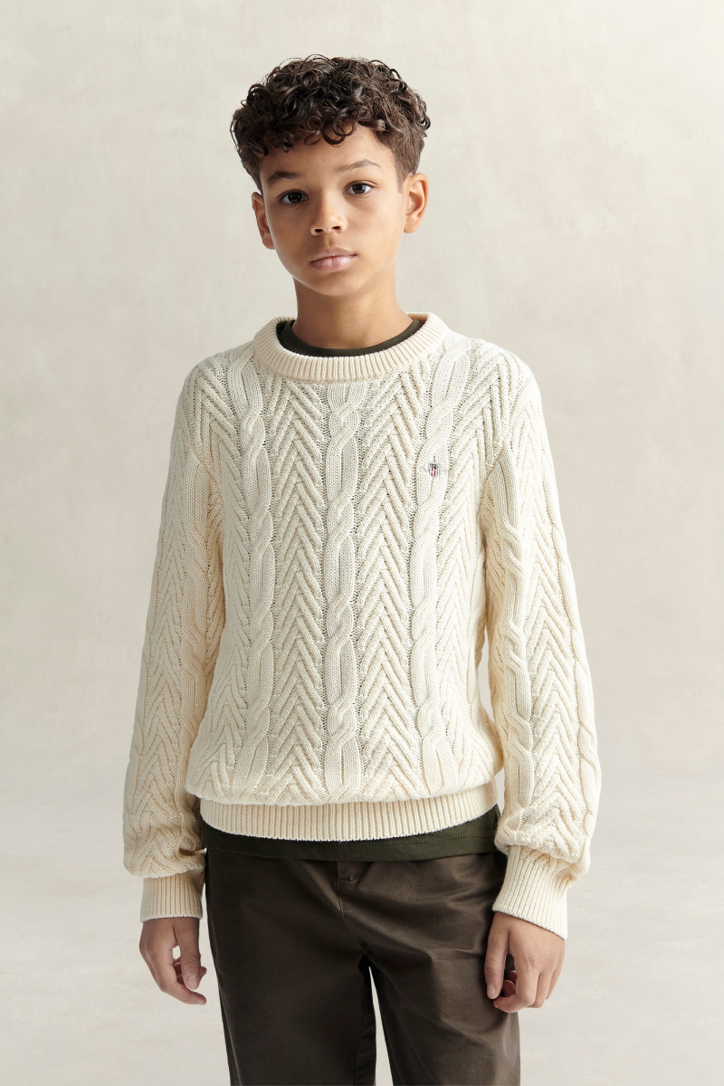 SVETER GANT HERRINGBONE CABLE KNIT CREW CREAMED WHITE