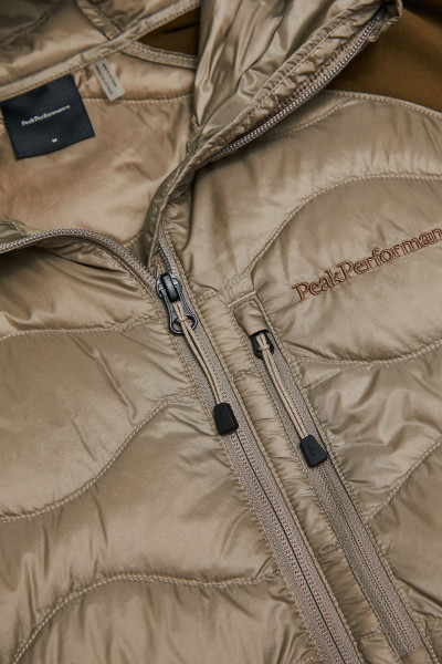 DZSEKI PEAK PERFORMANCE M HELIUM DOWN HYBRID HOOD-AVID BEIGE - Kép 4