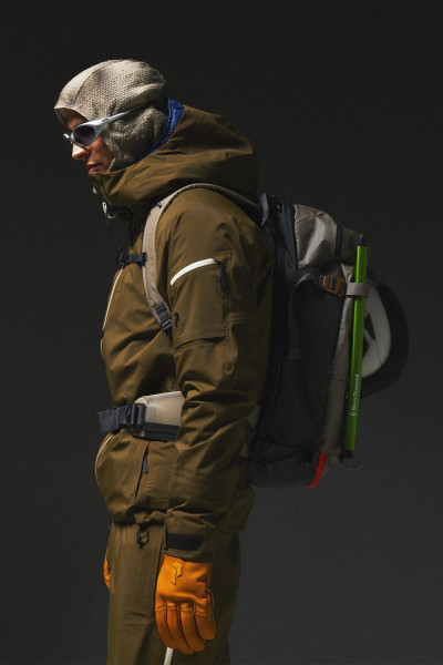 BUNDA PEAK PERFORMANCE M ALPINE GORE-TEX 3L JACK - Fotografie č. 5